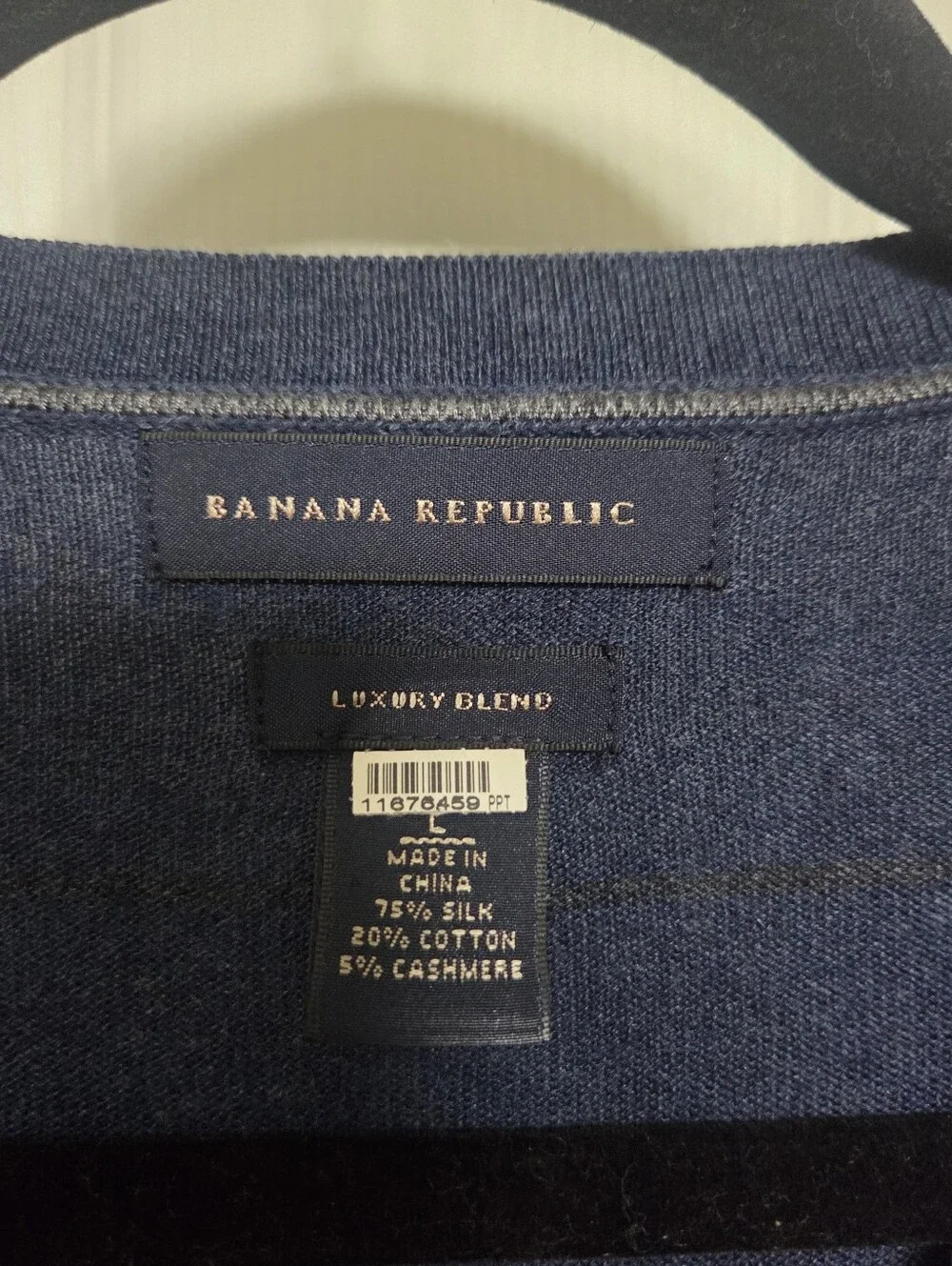 Banana Republic Luxury Blend Navy V-Neck Striped Sweater Silk Cotton Cashmere  L